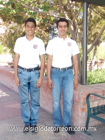 14062009 Isaac Ramírez Enríquez y Jorge Gerardo Acosta Montes, son los alumnos que representarán al colegio Cervantes.