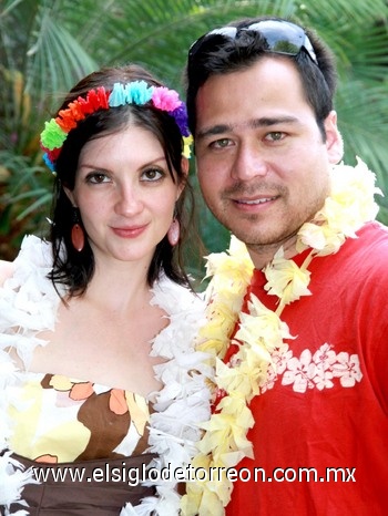 24062009 Adriana y Mauricio, el día en que celebraron su despedida de solteros.