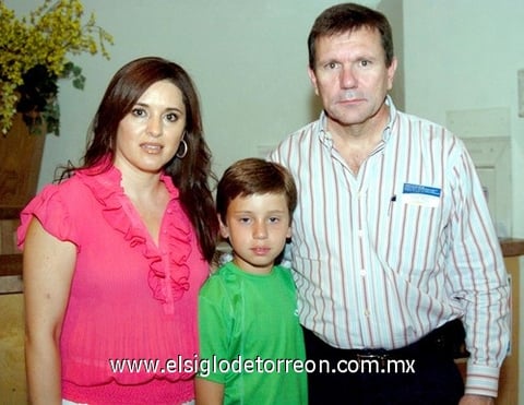24062009 Lucy Cuesta Bojorges, Diego González Cuesta y Carlos González Castañón.