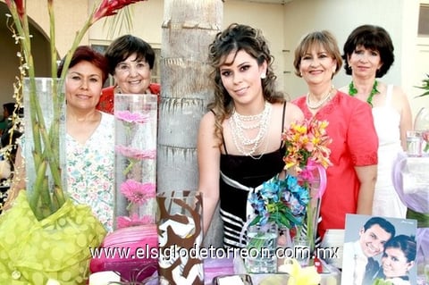 24062009 Griselda García Gallegos celebrando su despedida de soltera, acompañada por sus familiares y amistades allegadas.