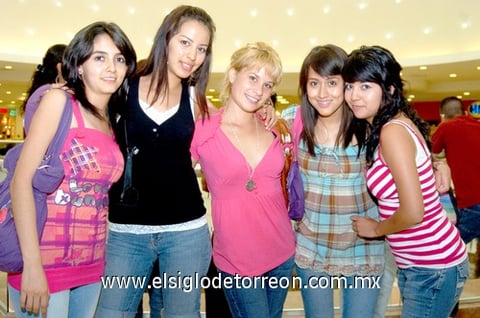 19062009 Karen de Santiago, Massiel Méndez, Ivonne Castañeda, Victoria Carlón y Alejandra Padilla.
