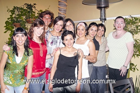 Raquel, Maribel, Marce, Anavilly, Rosario, Anel, Mary, Anita, Bea y Karol.