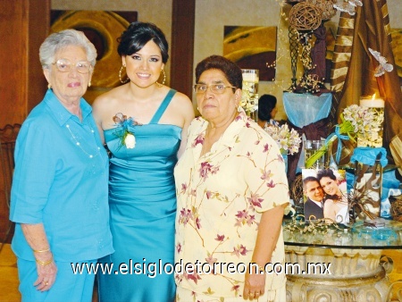 Marcela Soto Sanz en compañía de su abuelita…