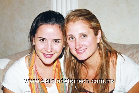 Andrea Diez y Vania Bracho.