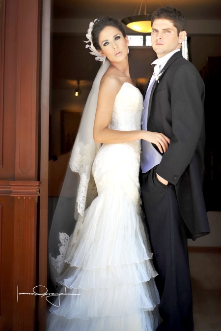 Sr. Víctor Albores Rodríguez y Srita. Alejandra Salas Rodríguez contrajeron sagrado matrimonio con el pasado 16 de mayo de 2009, a las 20:30 horas, en la parroquia Los Ángeles. 

Estudio Laura Grageda