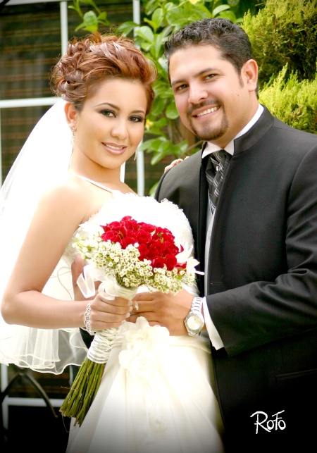 Sr. Omar Rodríguez Padilla y Srita. Alma Érika Arellano Aguilar contrajeron nupcias el pasado sábado nueve de mayo de 2009, en punto de las 19:00 horas, en la capilla de La Resurrección del Centro Saulo.


Rofo Fotografía