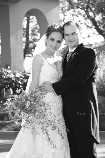 Srita. Claudia Elena Rueda Cavazos el día que contrajo matrimonio con el Sr. Leopoldo Alejandro González Zamorano.


Gerardo Rivas Fotografía