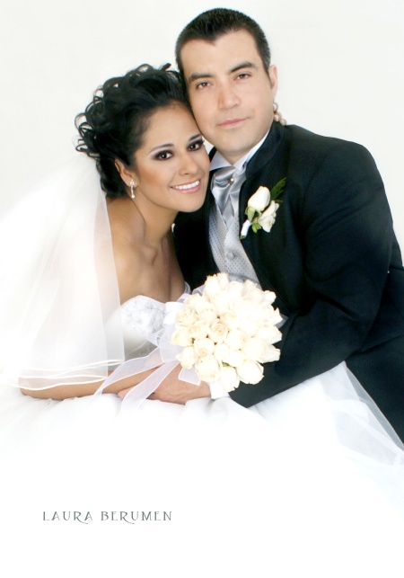 Sr. Carlos Juan Arredondo Vallejo y Srita. Cecilia Adriana Limones Gámez recibieron la bendición nupcial en la parroquia Los Ángeles el sábado 18 de abril de 2009


Fotografía Laura Berumen