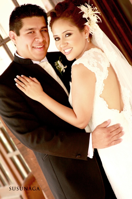Sr. Carlos Manuel González de la Rosa y Srita. Claudia Maribel Cervantes Álvarez contrajeron nupcias el pasado sábado dos de mayo de 2009, en punto de las 17:45 horas, en la iglesia de San Pedro Apóstol.



Susunaga Fotografía