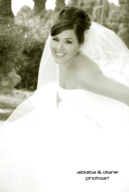 Srita. Laura Olivia Jáuregui García, en una foto de estudio con motivo de su boda con el Sr. Gustavo Mansur González.


Aldaba & Diane Fotografía