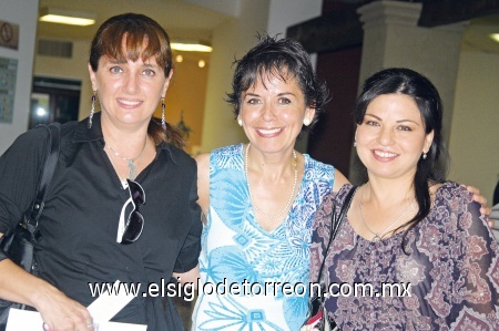 Blanca Sesma, Pecky Webb y Paty Bigil.
