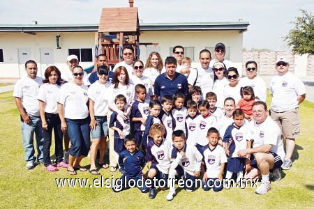 Juegan temporada 08-09
El Colegio Madison, campus Saint Paul jugó en su casa contra el Colegio Miguel Ángel, la final de la 'Liga Estudiantil de Fútbol de La Laguna'.