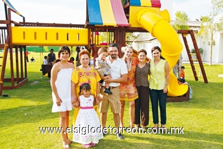 Doble festejo
Juan Diego Proal Mijares y María Sofía Viesca Mijares celebraron sus cumpleaños en compañía de sus seres queridos.