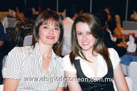 Ilse Pose de Fernández y Cristy Fernández.