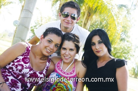Mariana Peña, Yola Garza, Pau Villarreal y Armando Treviño.