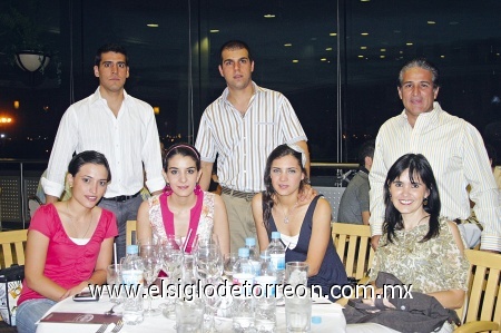 Laura, Nuri, Sofía, Bibi, Roberto, Rogelio y Ricardo.