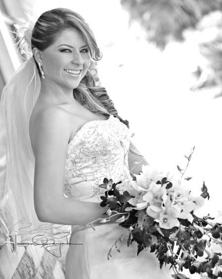 Srita. Peniel Esquivel Martínez, el día que contrajo matrimonio con el Sr. Jesús Ricardo Morales Rocha.


Estudio Laura Grageda