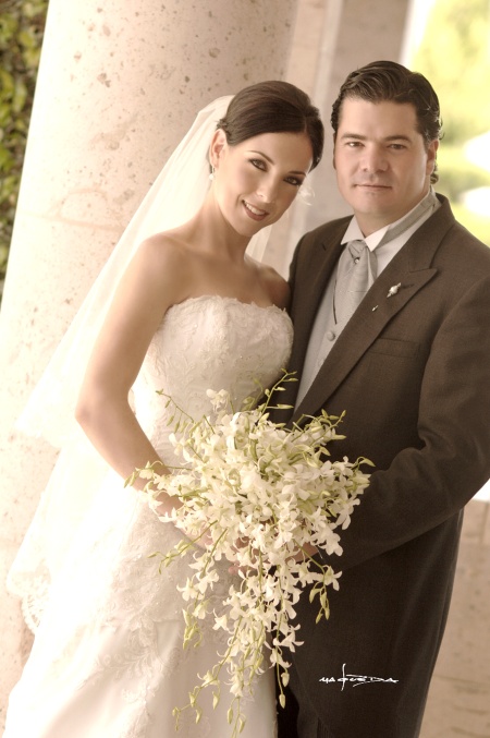 Sr. Jorge Jalife Sánchez y Srita. Verónica Zertuche Grageda unieron su vida en la ceremonia religiosa que se llevó a cabo en la iglesia de San Pedro Apóstol, el pasado 18 de abril de 2009, en punto de las 13:30 horas. 


Maqueda Fotografía