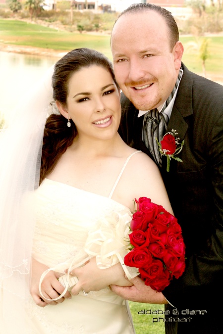 Sr. Alejandro Aguilar Ramos y Srita. Wenndy Ornelas Flores contrajeron matrimonio con el  el pasado sábado 25 de abril de 2009, en punto de las 20:30 horas en la iglesia de San Pedro Apóstol.


Aldaba & Diane Fotografía