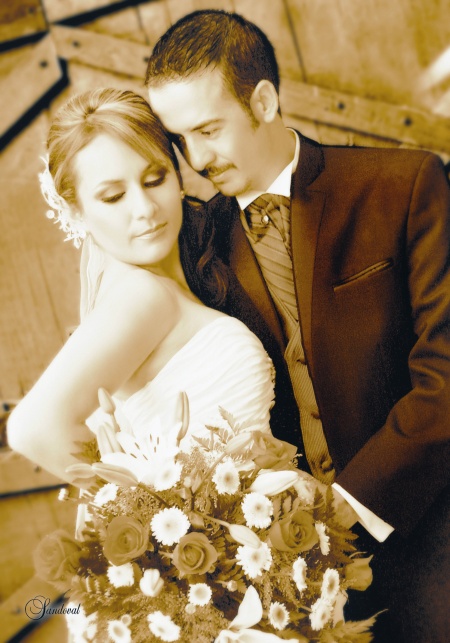 Sr. Luis Humberto González Orozco y Srita. Tania Janeth Rosales Carreón contrajeron matrimonio en
la iglesia de Nuestra Señora del Refugio, el pasado viernes 22 de mayo de 2009. 

 Sandoval Fotografía