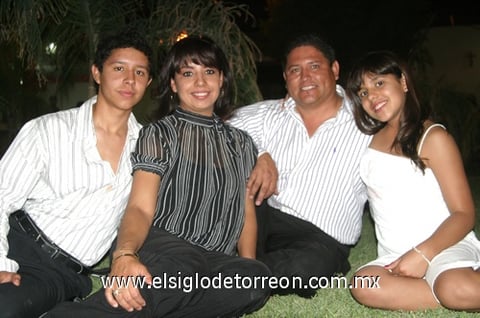 21062009 Chuy, Cristina, Jesús y Ana Karen.