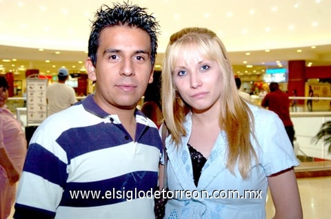21062009 Fernando Salazar y Yesenia López.