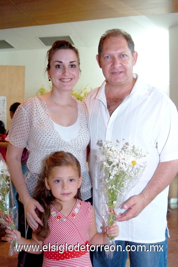 26062009 Sofía, Margarita y Alfredo.