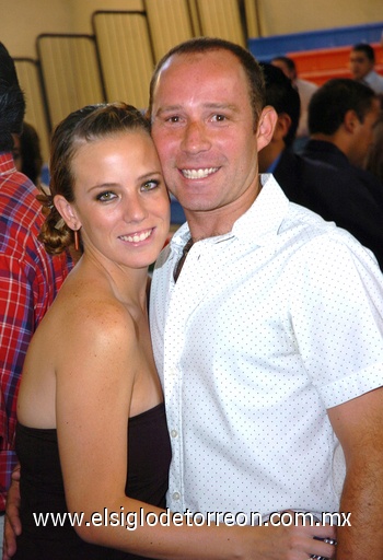 27062009 Bonnie Carrillo y Carlos Leal presentes en pasado evento.