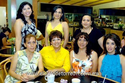 29062009 Cumpleañera. Marisa Huerta celebró el día de su cumpleaños acompañada de Tere, Karen, Laura, Lety, Martha y Lucero.