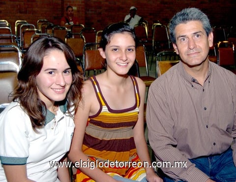 29062009 Karla, Diana y Gustavo Reyes asistieron a la toma de posesión.   EL SIGLO DE TORREÓN / ÉRICK SOTOMAYOR
