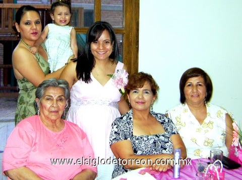 30062009 Acompañan a Pilar, Rebe Tovar, Camila, Angelina Rodríguez y Emma Longoria.