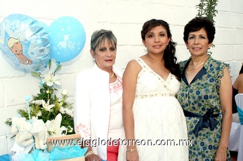 30062009 Gabriela Gutiérrez de Morales espera un niño, Blanca Frayre de Gutiérrez y Lety de Morales le organizaron un agradable convivio.