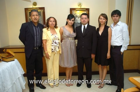 29062009 Amelia Ibarra y Carlos Zambrano en la despedida de solteros que les organizaron José Ángel Ibarra, Amelia Altamirano, Ileana Ontiveros y Ángel Martí Ibarra.