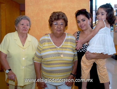 30062009 Ninfa junto a Carmen, Lety y Ximena.