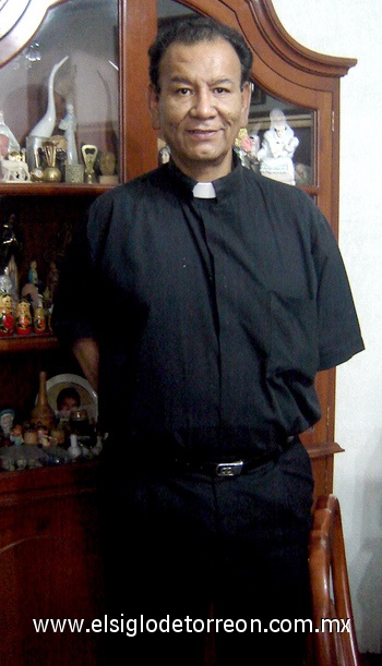 30062009 Padre Alejandro Flores Gaytán festejó ayer 20 años de vida sacerdotal.