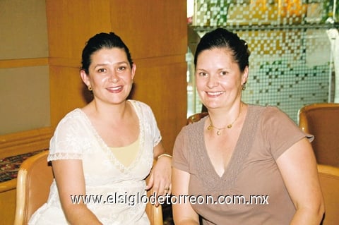 28062009 Las hermanas Karla e Ingrid.