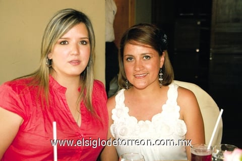 28062009 Mónica de la Torre y Gaby Aguirre.