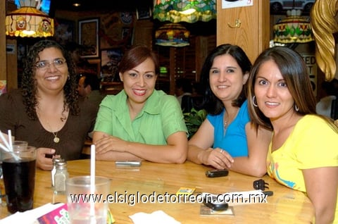28062009 Claudia González, Nora Rubio, Cristy Castañeda y Sandy Villavicencio.