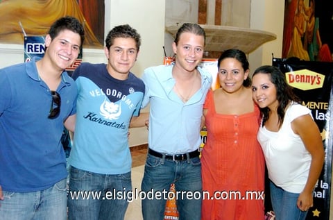 28062009 Entre amigos. Fernando Madero, Armando Treviño, Harold Holguín, Alejandra Robles y Layla Hernández.