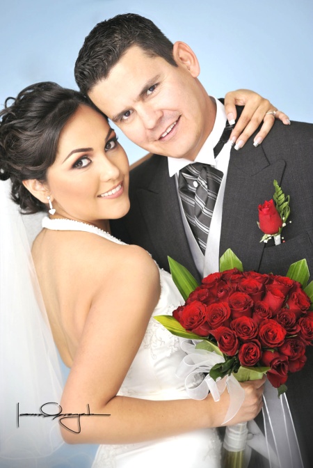 L.A.E. Elena Rodríguez Rodríguez y L.A.E. Sergio Celayo Araluce, contrajeron matrimonio el sábado 25 de abril de 2009, en punto de las 20:00 horas.


Estudio Laura Grageda
