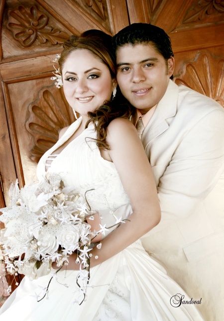 Contrajeron sagrado matrimonio la Srita. Liliana Cepeda Ramírez y Sr. Carlos Emmanuel Monsiváis Nuño, en la parroquia de Los Ángeles, el pasado 23 de mayo de 2009, en punto de las 13:00 horas. 

Sandoval Fotografía