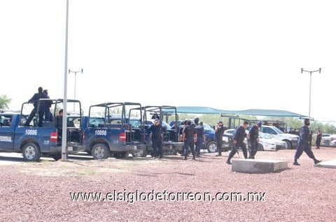 El fiscal general del Estado, Jesús Torres Charles, informó que 35 elementos de la Policía fueron presentados a declarar por el secuestro de cuatro personas.