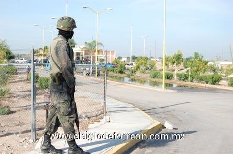 Elementos del Ejército asumieron la vigilancia del Municipio y la custodia de la sede de la Dirección de Seguridad Pública, para cubrir la ausencia de policías.
