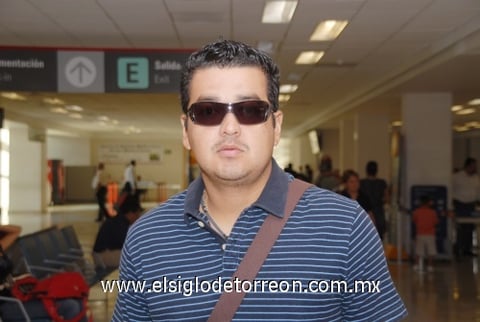 01072009 Juan Delgadillo, voló rumbo a México, D.F.