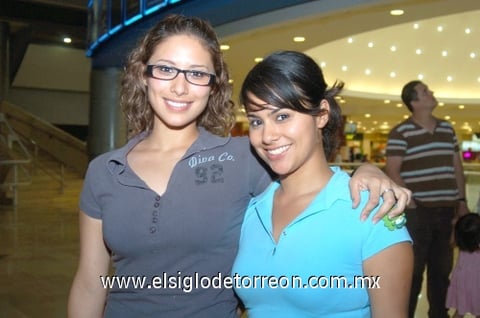 02072009 Linda García y Rosario Fernández.