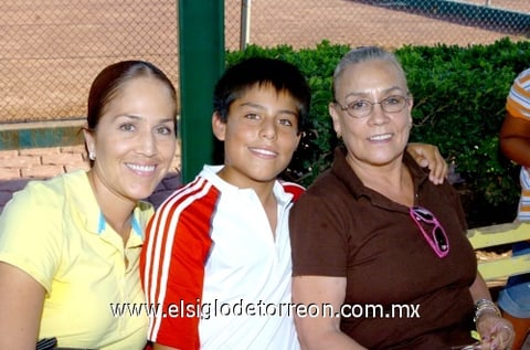 02072009 Marita de Gamero, José Antonio Gamero y Nury de Gamero.