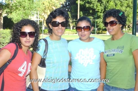02072009 Lucero Bustamante en compañía de sus hijas Andrea, Daniela y Jimena de Valle Bustamante.