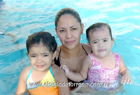 03072009 Paulina Zarzoza y Liliana Sofía Castillo.