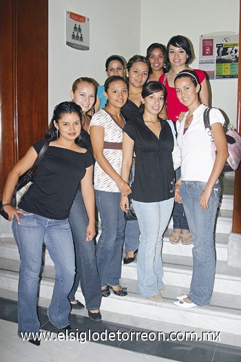 04072009 Maribel, Mónica, Paola, Laura, Edith, Rebeca, Bibiana, Carmen y Estefanía.