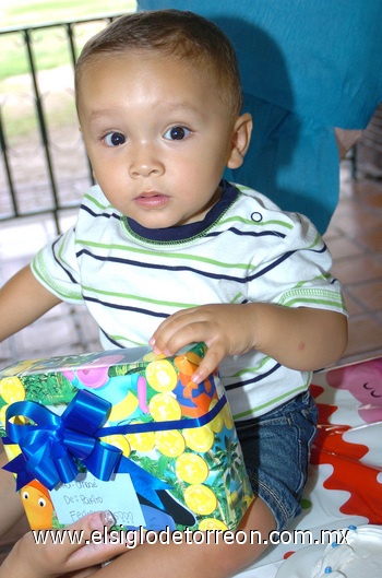 06072009 Muy apuesto lució André Prado Valenzuela en su piñata.